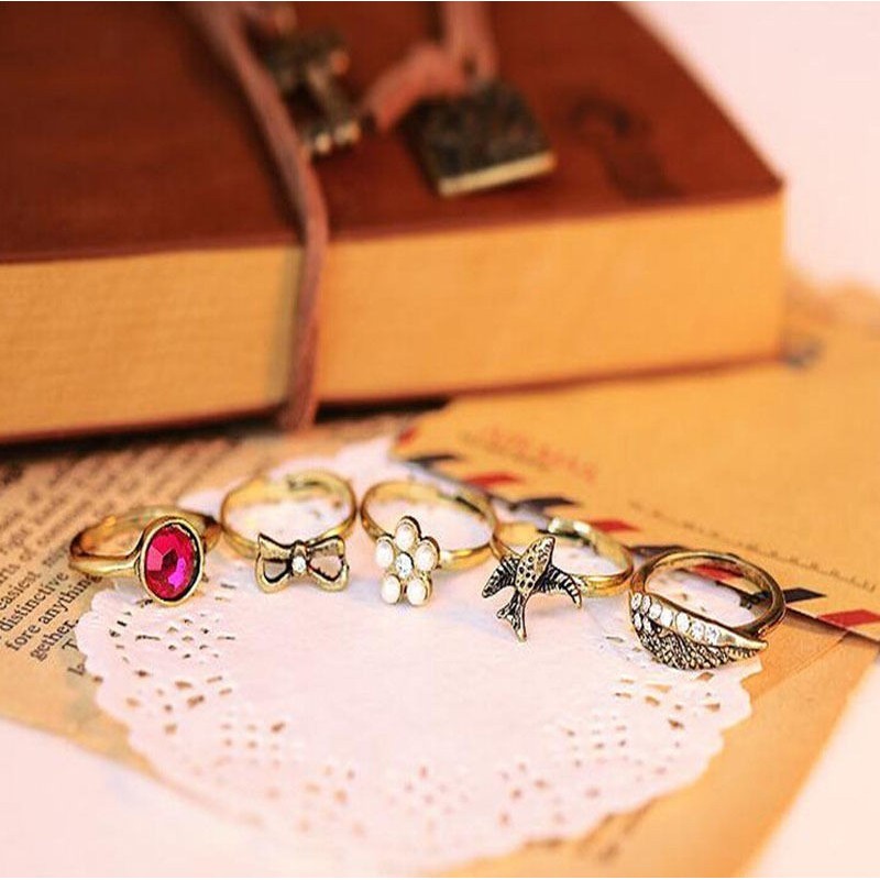 LOT : 5 bagues de phalanges en bronze||LOT : 5 bagues de phalanges en bronze||LOT : 5 bagues de phalanges en bronze