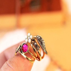 LOT : cinq bagues de phalanges en bronze