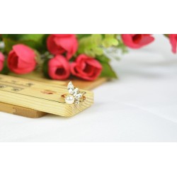 Métal doré - Strass - Perles
en mettre une ou plusieurs aux extrémités, la bague est réglable.
Quatre modèles différents pour 