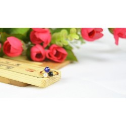 Métal doré - Strass - Perles
en mettre une ou plusieurs aux extrémités, la bague est réglable.
Quatre modèles différents pour 