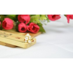 Métal doré - Strass - Perles
en mettre une ou plusieurs aux extrémités, la bague est réglable.
Quatre modèles différents pour 