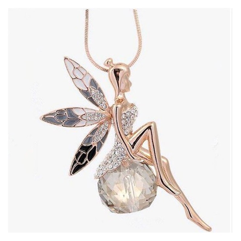 Collier avec pendentif et sa chaîne.
Matériaux : alliage et émail
Pierres : cristal et strass

Longueur chaîne : 85cm 
Vous