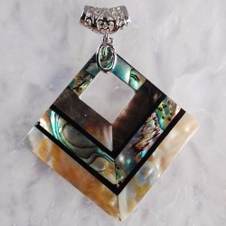 Pendentif en ABALONE / PAUA superbement monté
