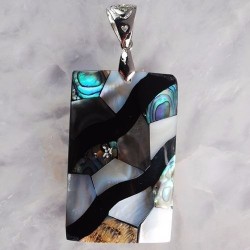 Pendentif en ABALONE / PAUA superbement monté