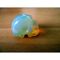 Crane en opaline. 3.2 x 2.2 x 2.3cm. Poids : 20 g.