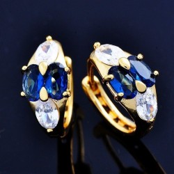 Boucles d'oreilles saphir plaqué Or 18K - Oreilles percées.