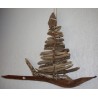 Bois flotté pièce unique pour ce bateau guirlande " voilier Carmangel "