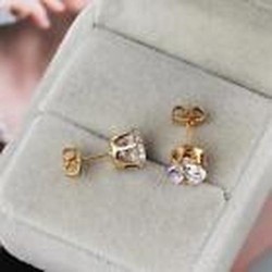 1 paire de boucles d'oreilles "clou"strass