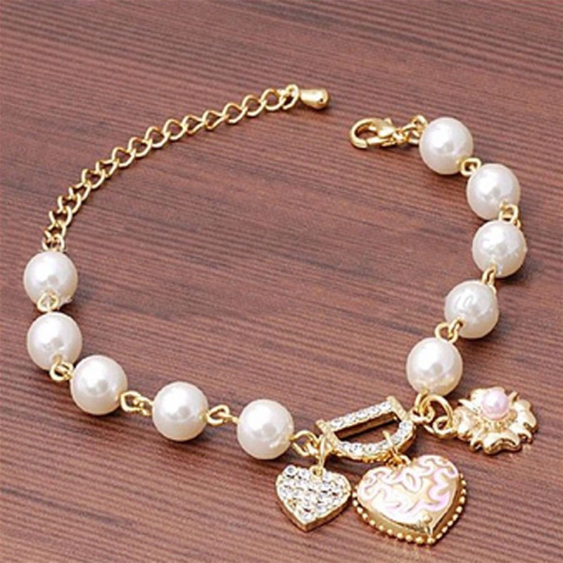 Bracelet fantaisie avec son coeur central et ses perles