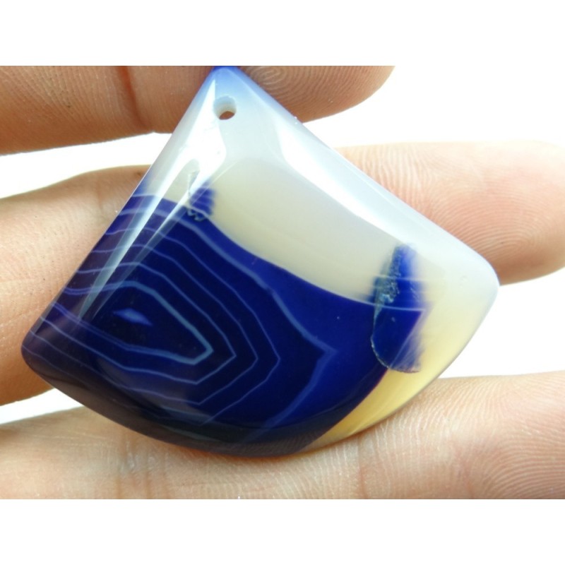 Pendentif en agate bleue et ivoire monté avec sa bélière