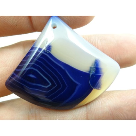 Pendentif en agate bleue et ivoire monté avec sa bélière