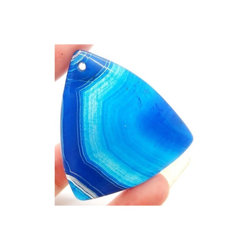 Pendentif triangulaire en agate bleue monté avec sa bélière