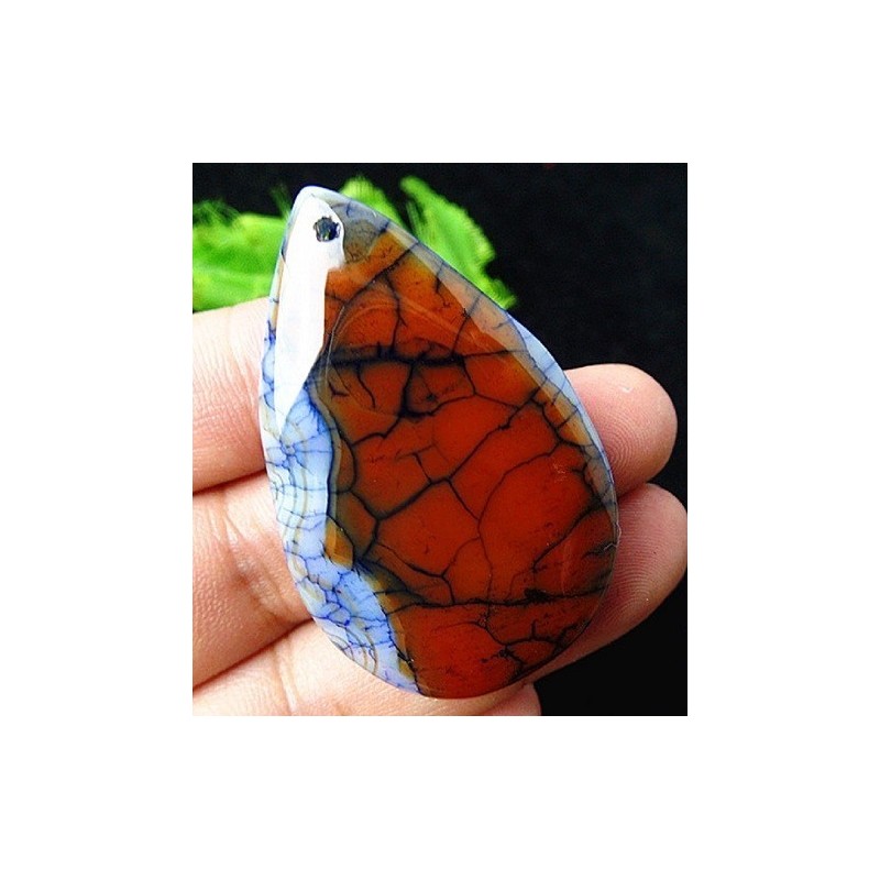 Ce pendentif en agate veine de dragon de belle taille est une pièce exceptionnelle montée avec une bélière, rare pièce d'une fac