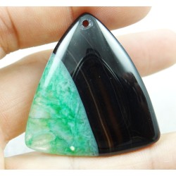 Cette agate verte et noire de belle taille s'alliera parfaitement à vos tenues pour toutes les occasions, elle est montée avec u