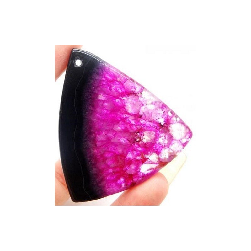 Cette agate bicolore et sa bélière est rose et noire, d'une très belle qualité, elle vous permettra de resplendir devant vos ami