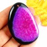 Ce pendentif en agate noire et rose, ainsi que sa bélière est de belle facture, elle accompagnera toutes vos envies vestimentair
