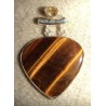 Ce pendentif en argent massif est une rare pièce de créateur poinçonnée .925 et s'accompagne d'oeil de tigre et de citrine pour 