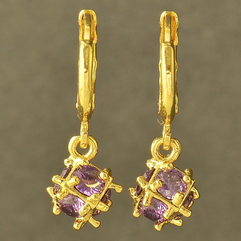 Plaqué or pour ces Boucles d'oreilles zirconium violet "en cage"