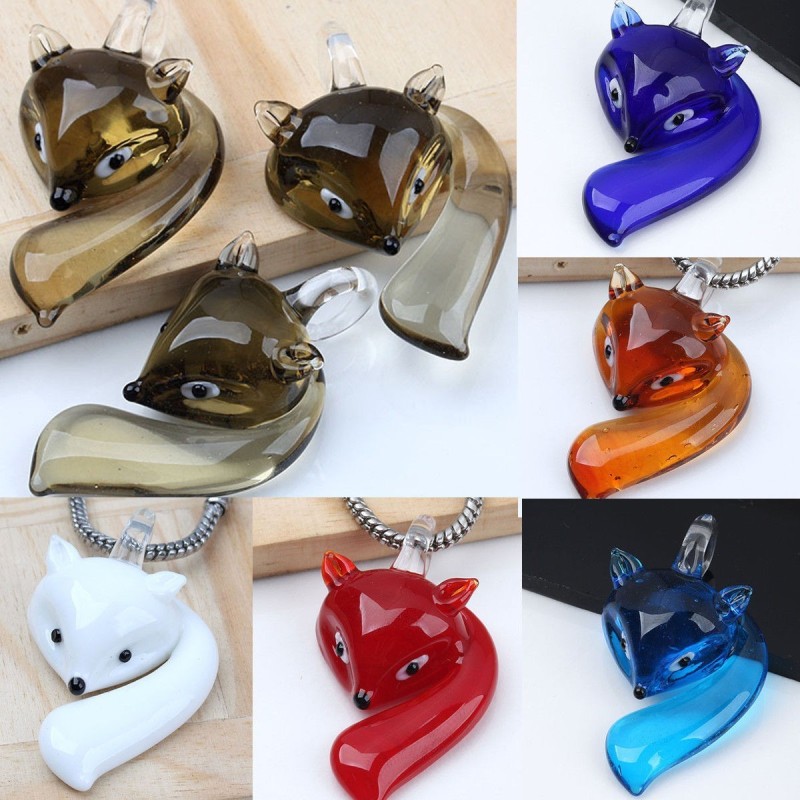 Petit et mignon pendentif en forme de Renardeau, idéal pour vous assurez d'être au top toute la journée ou même en soirée !

C