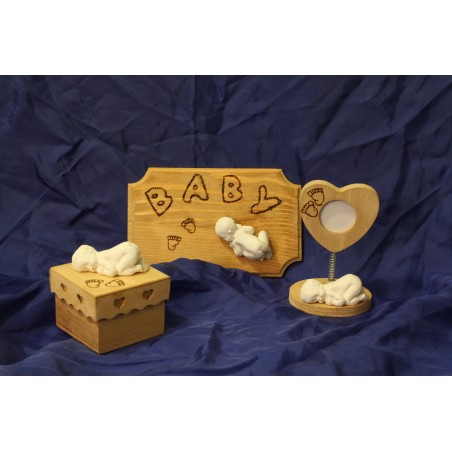 Plaquette de porte avec son bébé moulé en plâtre - Petits petons en pyrogravureCadeau de naissance