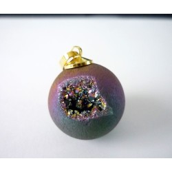 Somptueuse grotte d'agate titanium aux cristaux scintillants. Belle taille 20mm. Pour celles qui aiment briller.