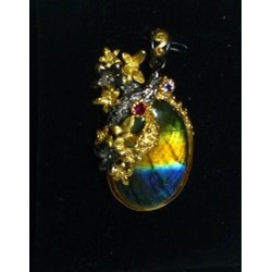 Pendentif somptueux : pièce créateur. Belle Labradorite entourée d'améthyste & Grenat. Argent Massif 925 / plaqué Or, Black Rhod