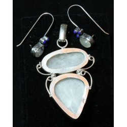 Parure Pierre de Lune : Pendentif + Boucles d'oreille avec Lapis lazuli montés sur argent massif 925. Une merveille à ne pas man