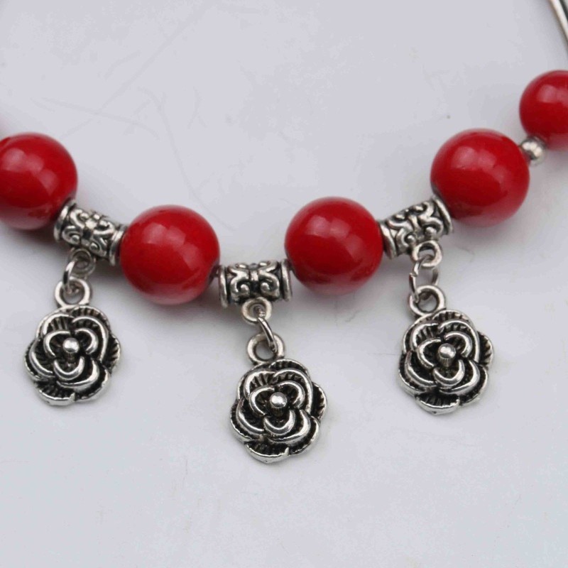 Très joli bracelet monté à la main.