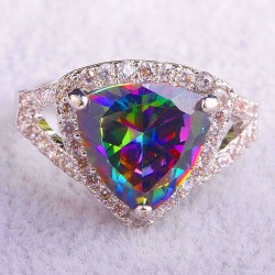 Topaze mystique  : 1. Taille : forme trillon. Topaze mystique : 11 x 11mm. Trillon arc en ciel. Argent massif 925 poinçonné. Tai