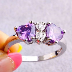 Belle bague améthyste et topaze blanche. Qualité : AAA. Taille 7 x 7mm + 5 x 5mm. Modèle : coeur. Argent massif 925. Poinçonné d