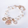Bracelet fantaisie avec son coeur central et ses perles