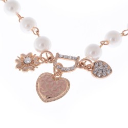 Bracelet fantaisie avec son coeur central et ses perles