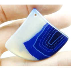 Pendentif en agate bleue et ivoire monté avec sa bélière