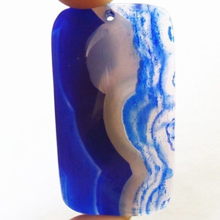 Pendentif en agate bleue et blanche monté avec sa bélière||Pendentif en agate bleue et blanche monté avec sa bélière