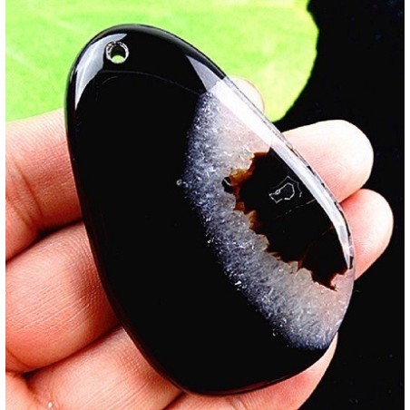 Pendentif AGATE NOIRE et BLANCHE  monté avec son anneau||Pendentif AGATE NOIRE et BLANCHE  monté avec son anneau