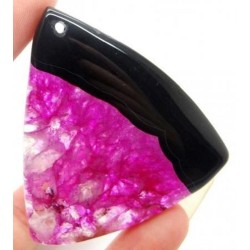 Cette agate bicolore et sa bélière est rose et noire, d'une très belle qualité, elle vous permettra de resplendir devant vos ami