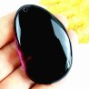 Ce pendentif en agate noire et rose, ainsi que sa bélière est de belle facture, elle accompagnera toutes vos envies vestimentair