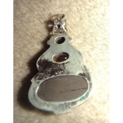 De la tourmaline ainsi que de l'onyx quartz sont les composants de ce pendentif en argent massif .925 poinçonné, il s'accordera 