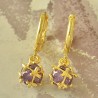 Plaqué or pour ces Boucles d'oreilles zirconium violet "en cage"